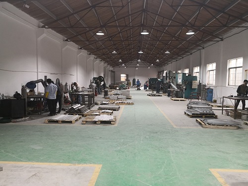 線性排水溝生產(chǎn)現(xiàn)場